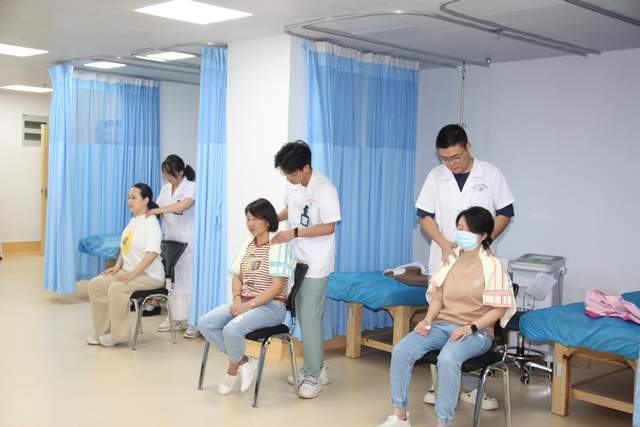 紅心向黨迎七一，志愿服務(wù)送健康——武漢市職業(yè)病防治院開展家門口的針灸名醫(yī)義診康復(fù)診療活動